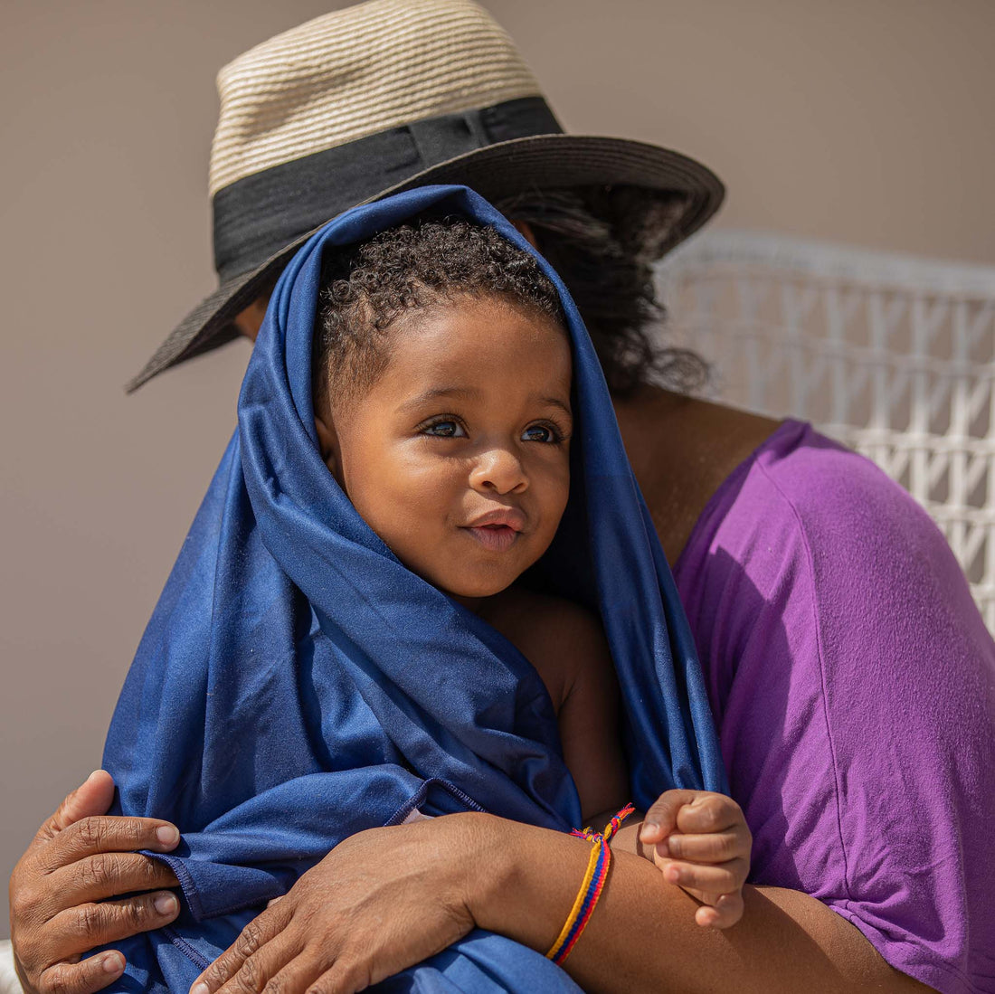 strandlaken-135x65cm-vibrant-stripes-blauw-swim-essentials-1