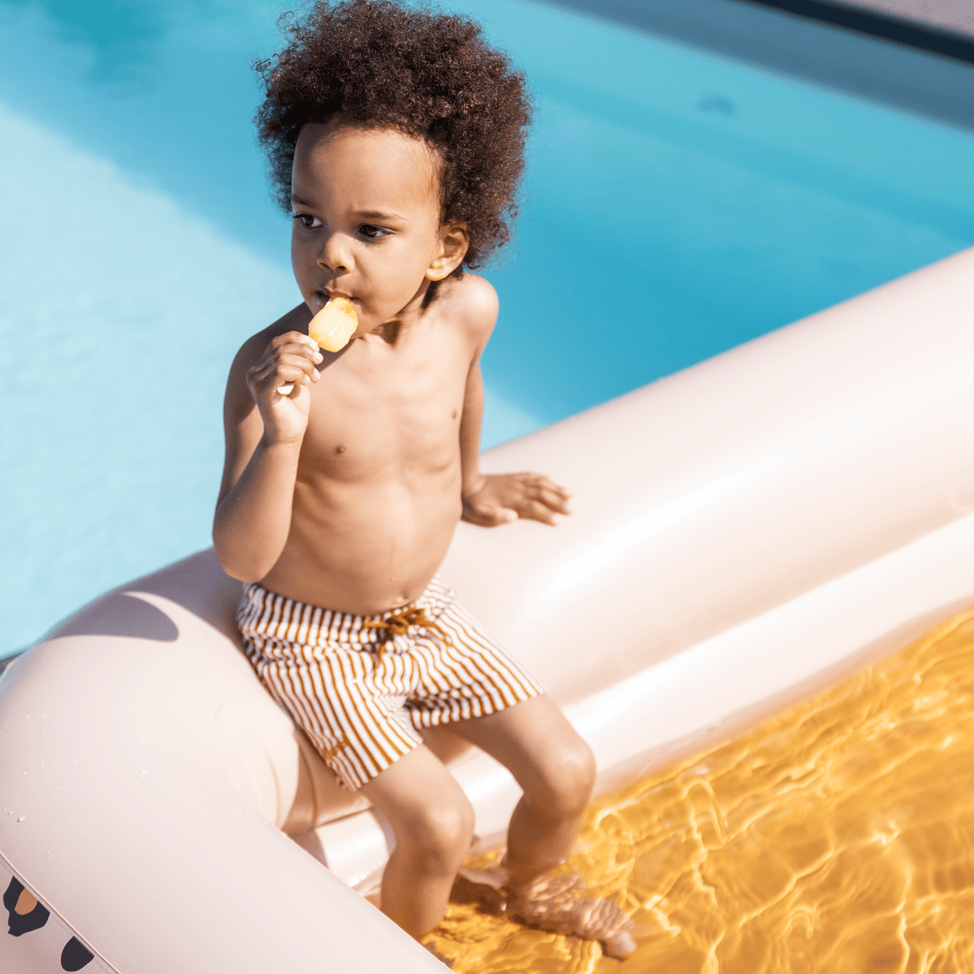 opblaas-zwembad-beige-panterprint-211x132x46-cm-swim-essentials-1