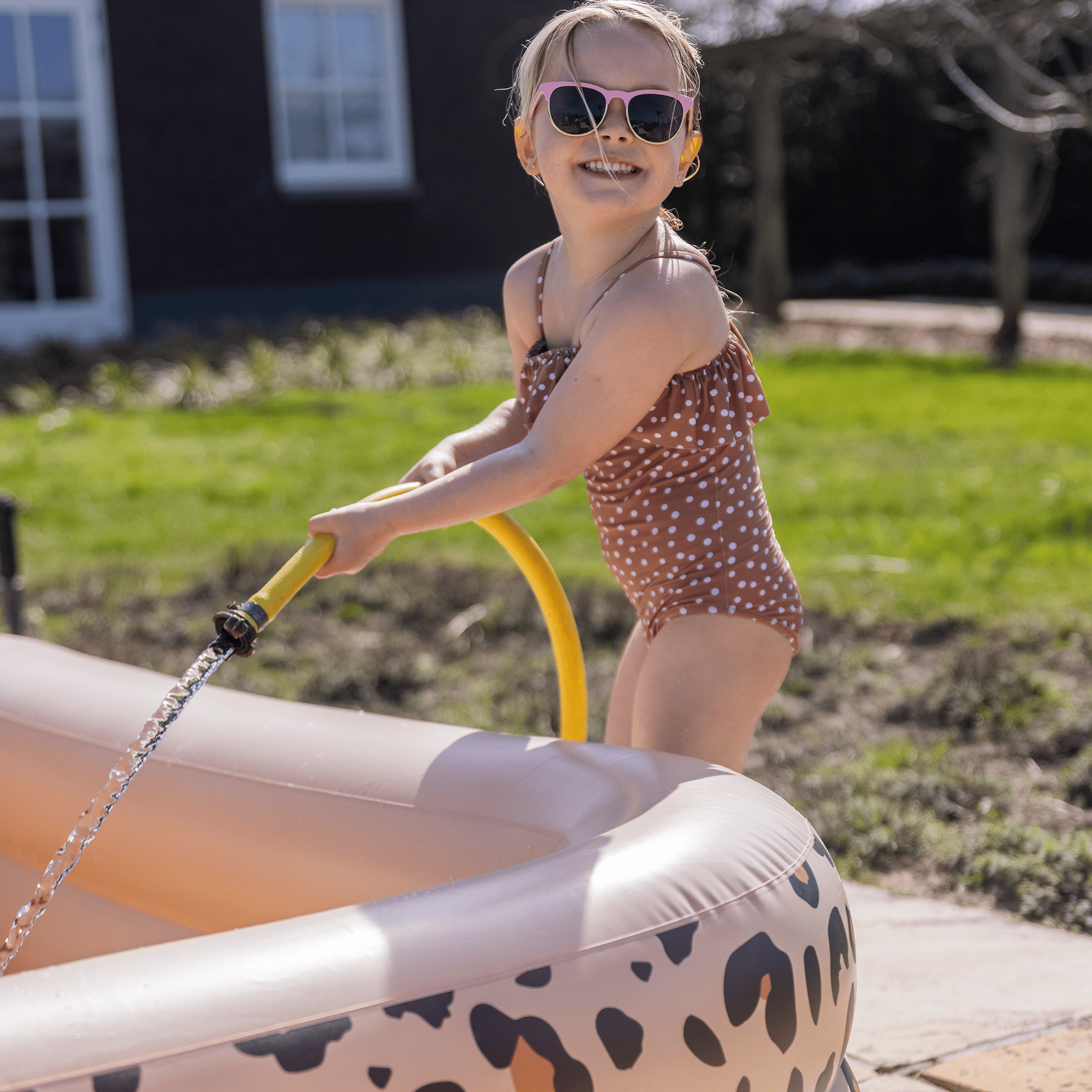 opblaas-zwembad-beige-panterprint-211x132x46-cm-swim-essentials-3