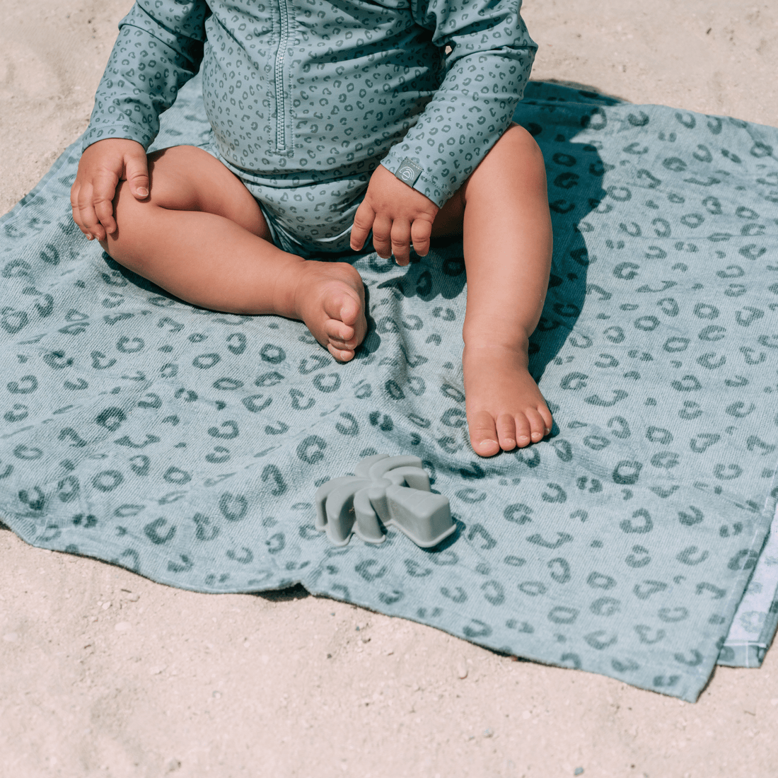 strandlaken-katoen-135x65cm-panter-groen-swim-essentials-1