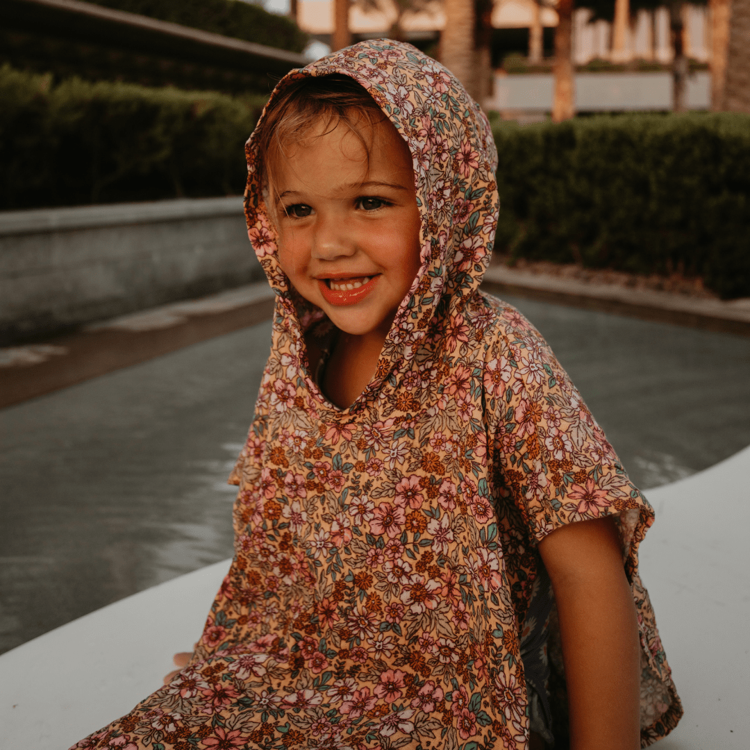 strandponcho-50x50-blossom-swim-essentials-1