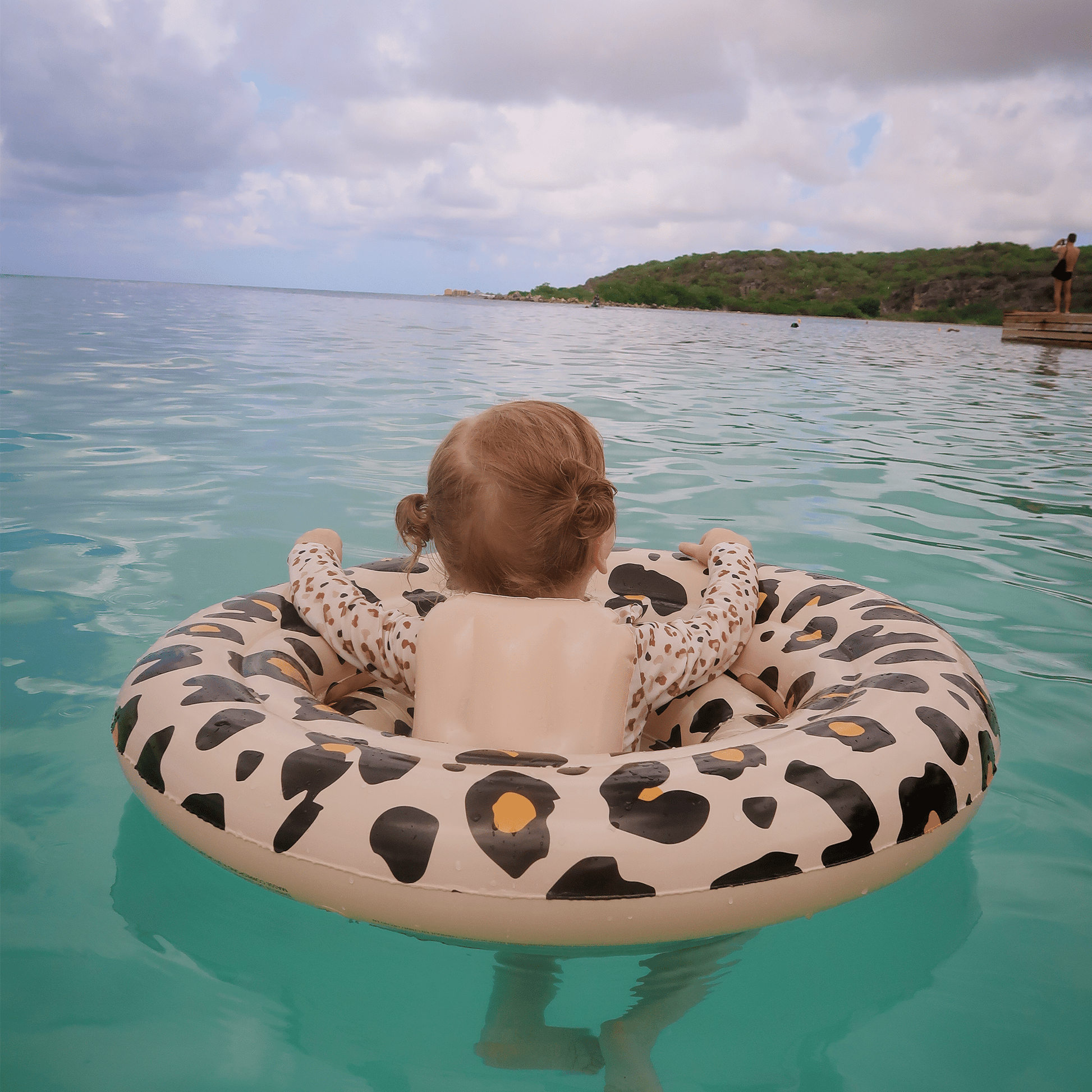 baby-float-beige-panterprint-swim-essentials-3